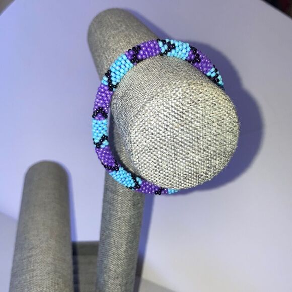Microbead Slip On Bracelet Light Blue Purple Black Geometric 7.5 inches - Picture 5 of 7